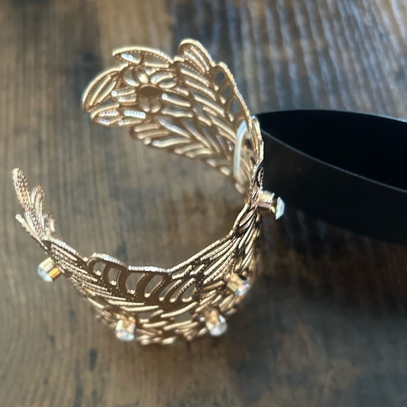 Gold bangle bracelet ⭐️ - Picture 2 of 6